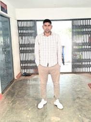 VVB5272  : Kshatriya (Awadhi)  from  Sitapur