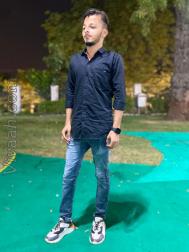VVZ4528  : Malik (Hindi)  from  Ahmedabad