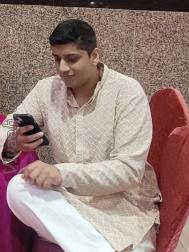 VVZ6140  : Brahmin (Hindi)  from  Lucknow